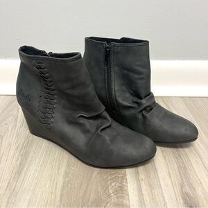 Blowfish Boots Women’s 7 Gray Faux Leather Ankle Wedge